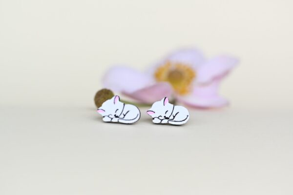 Earrings "White sleeping cat"