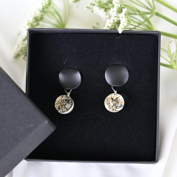 TAIM Small Earrings “Round black and white”