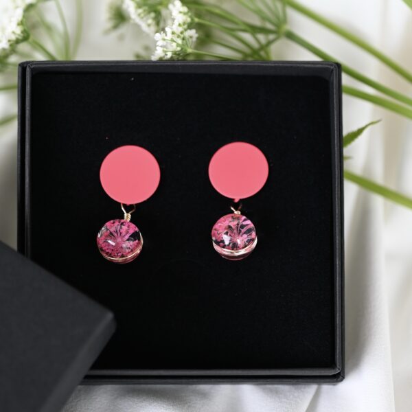 TAIM Small Earrings “Round deep pink”