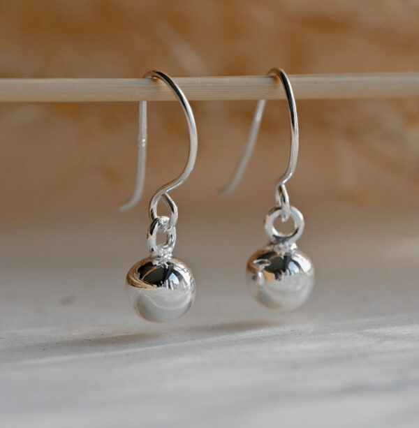 Kanela Silver Drop Earrings "Ball Medium"