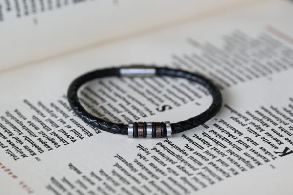 Hilpharakas Leather Bracelet "Single thread Metal" - Image 7