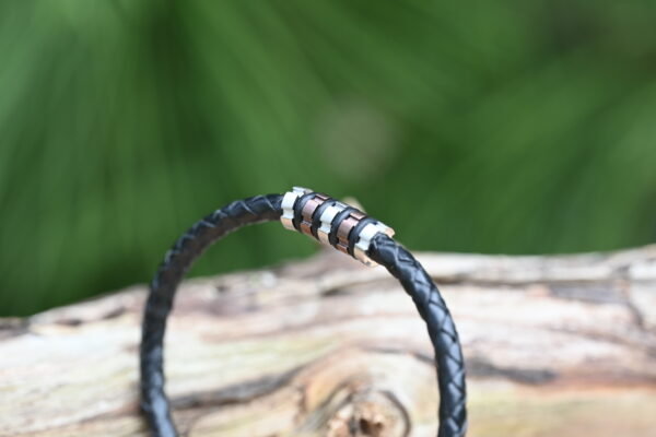 Hilpharakas Leather Bracelet "Single thread Metal" - Image 4