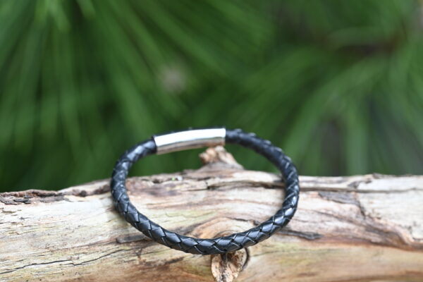 Hilpharakas Leather Bracelet "Single Twist Thick"