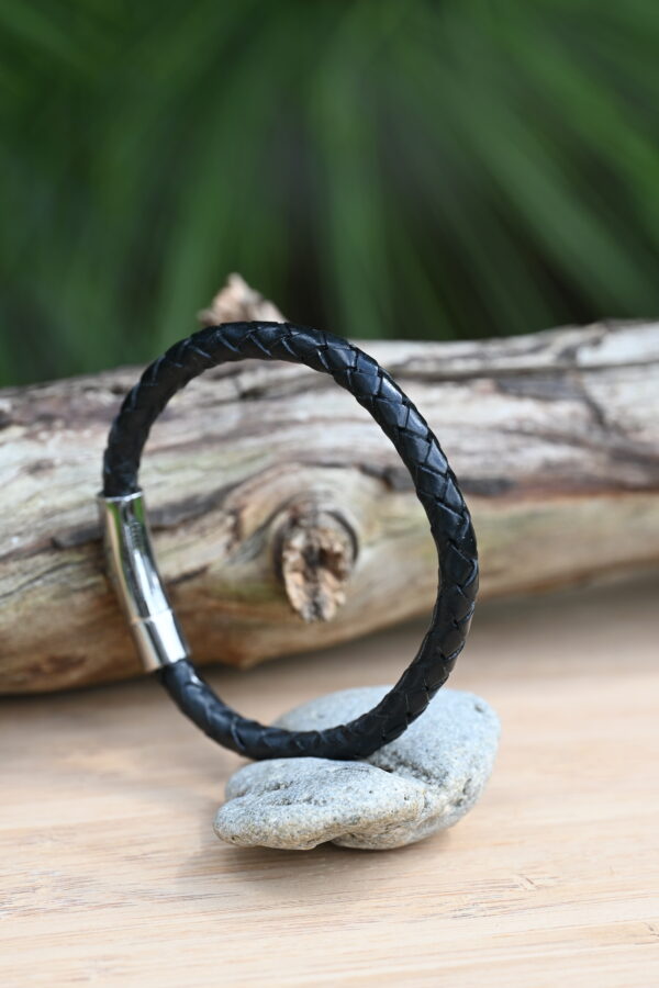 Hilpharakas Leather Bracelet "Single Twist Thick" - Image 2