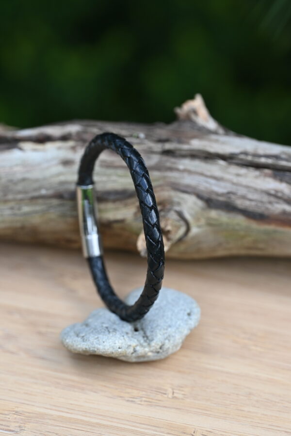 Hilpharakas Leather Bracelet "Single Twist Thick" - Image 3