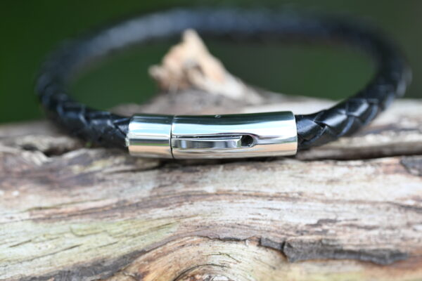 Hilpharakas Leather Bracelet "Single Twist Thick" - Image 5