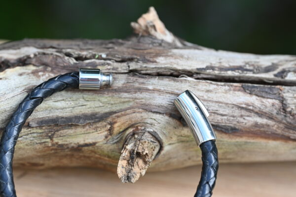 Hilpharakas Leather Bracelet "Single Twist Thick" - Image 6