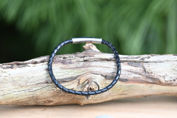 Hilpharakas Leather Bracelet "Single thread" - Image 2