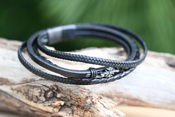 Hilpharakas Leather Bracelet "Triple twist" - Image 3