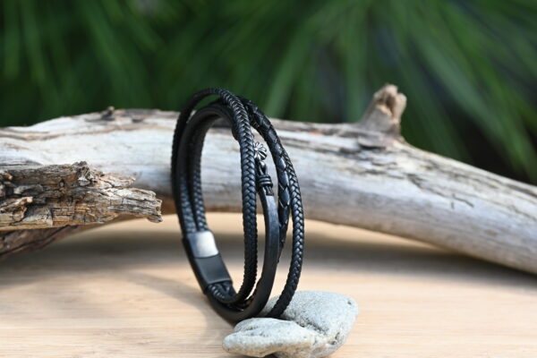 Hilpharakas Leather Bracelet "Triple twist" - Image 2