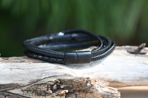 Hilpharakas Leather Bracelet "Triple twist" - Image 4