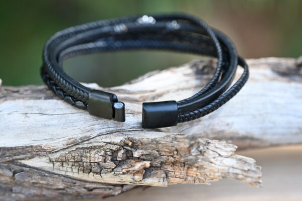 Hilpharakas Leather Bracelet "Triple twist" - Image 5