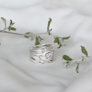 Kanela Silver Ring "Wrinkle Crystal"