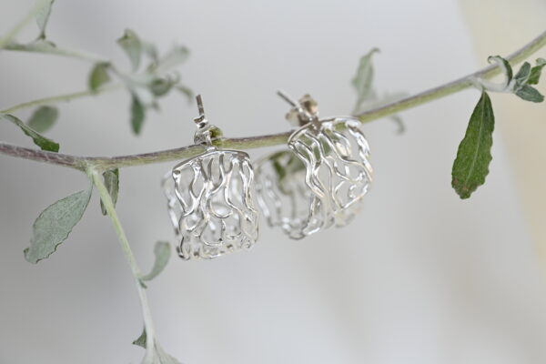 Kanela Silver Stud Earrings "Romantic"