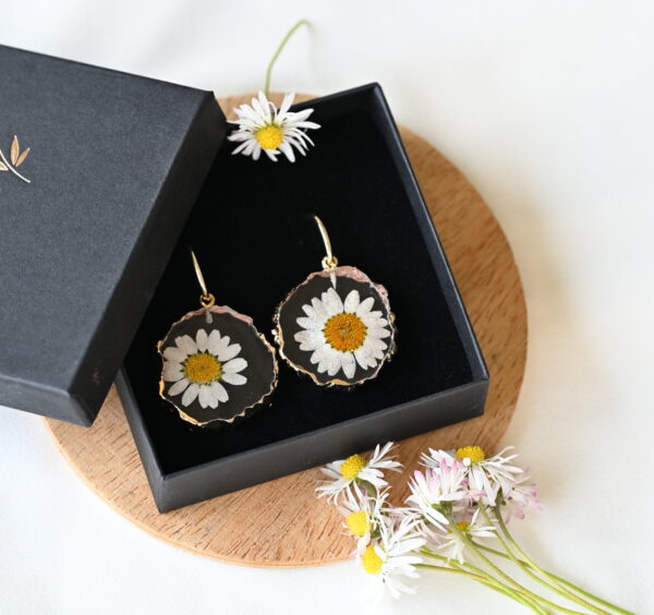TAIM Resin Earrings “Daisy”