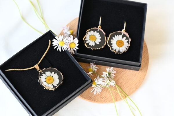 TAIM Resin Earrings “Daisy” - Image 2