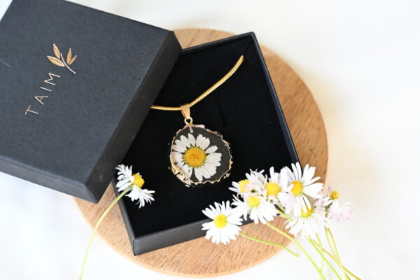 TAIM Resin Necklace “Daisy”