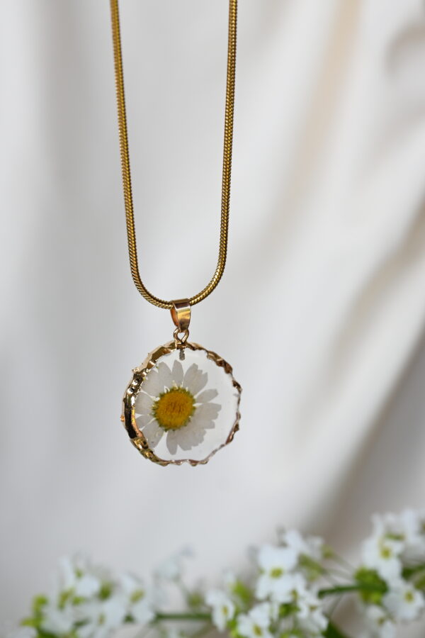 TAIM Resin Necklace “Daisy” - Image 2