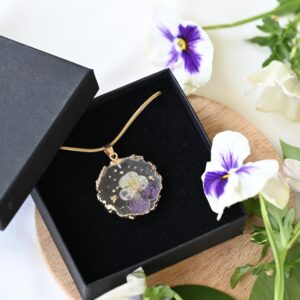 TAIM Resin Necklace “Pansy”
