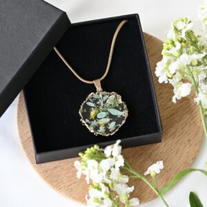 TAIM Resin Necklace “Green Daisy”