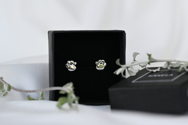 Kanela Silver Stud Earrings "Paw" - Image 2