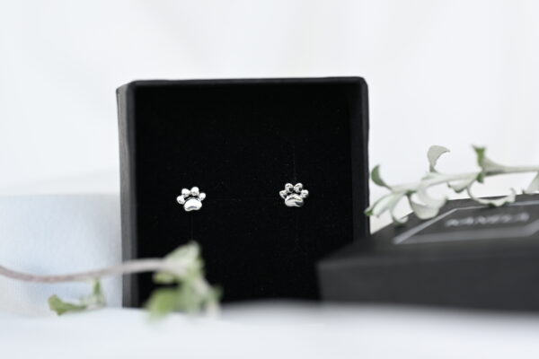 Kanela Silver Stud Earrings "Paw" - Image 2