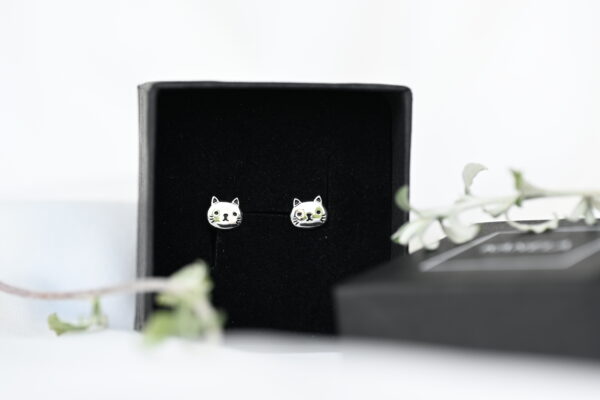 Kanela Silver Stud Earrings "Cat" - Image 2