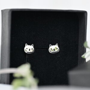 Kanela Silver Stud Earrings "Cat"