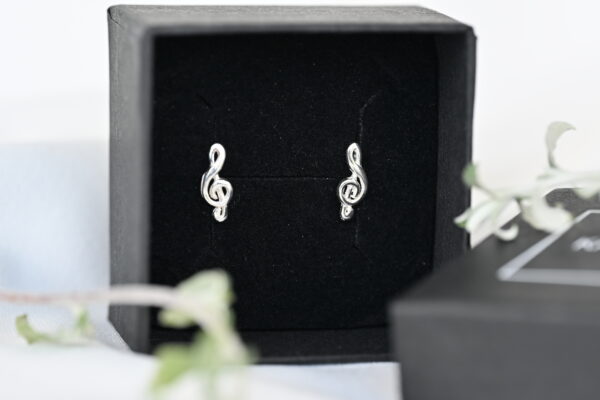 Kanela Silver Stud Earrings "Clef" - Image 3