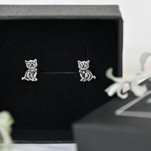 Kanela Silver Stud Earrings "Cat"