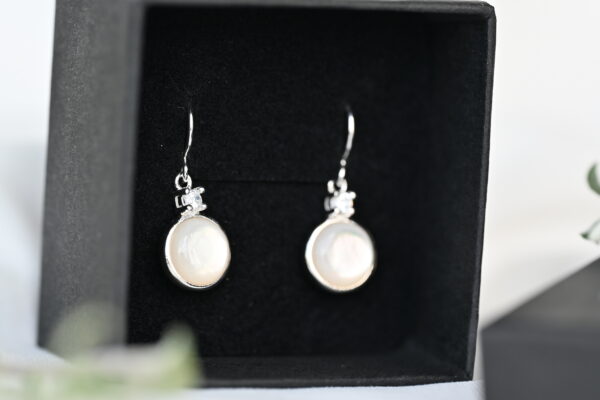 Kanela Silver Drop Earrings "Pearl" - Image 3