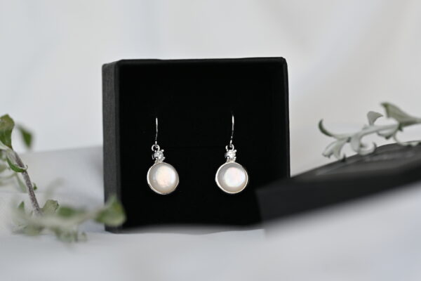 Kanela Silver Drop Earrings "Pearl" - Image 2