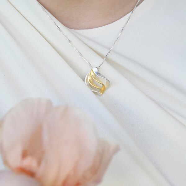 Kanela Silver Necklace "Gold Waves" - Image 2
