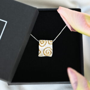 Kanela Silver Necklace "Twist of Gold"