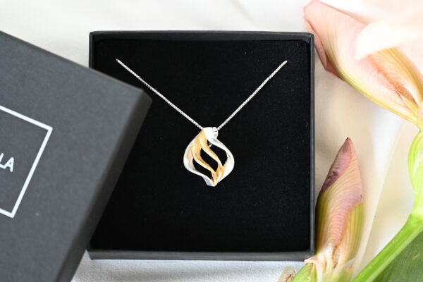 Kanela Silver Necklace "Gold Waves"