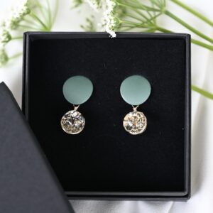 TAIM Small Earrings “Round Dark Green”