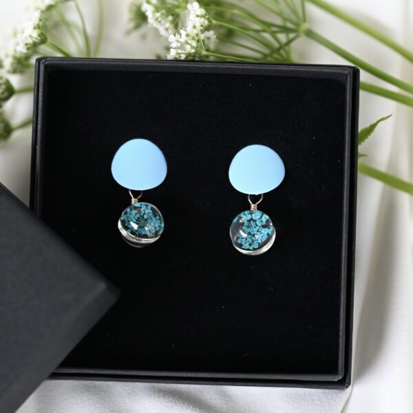 TAIM Small Earrings “Round Light Blue”
