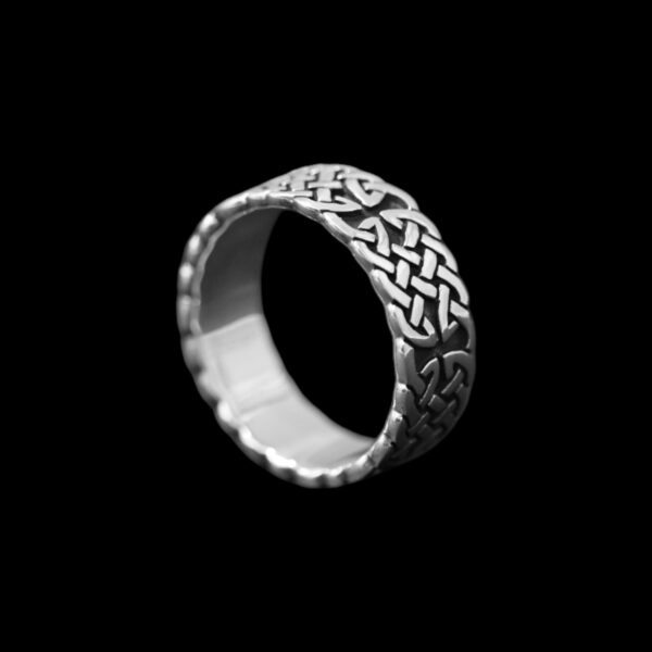 925 sterling silver men’s Celtic knot ring with oxidized finish, 8mm band – Hilpharakas.