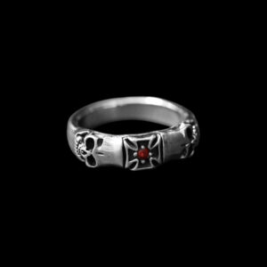 Men’s 925 silver skull and cross ring with ruby stone, oxidized finish – Hilpharakas.