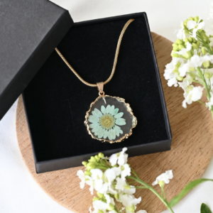 TAIM Resin Necklace “Green Daisy”