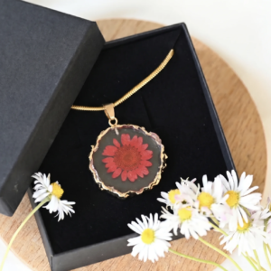 TAIM Resin Necklace “Red Daisy”