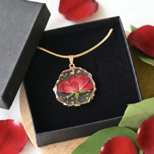 TAIM Resin Necklace “Red Rose”