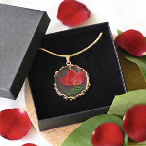 TAIM Resin Necklace “Rose Petals”