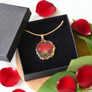 TAIM Resin Necklace “Red Rose”