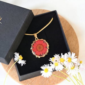 TAIM Resin Necklace “Red Daisy”